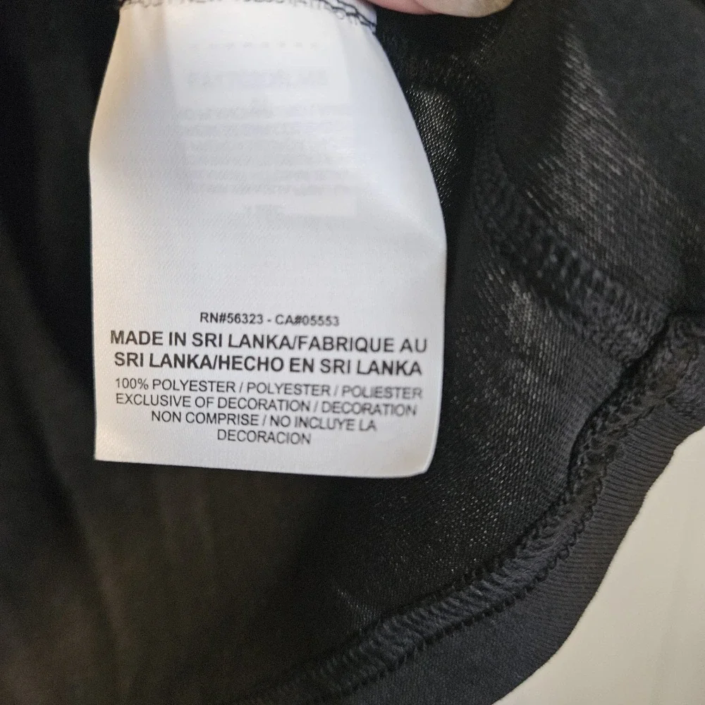 Nike Top‎ Size Medium Black And Gold T-Shirt